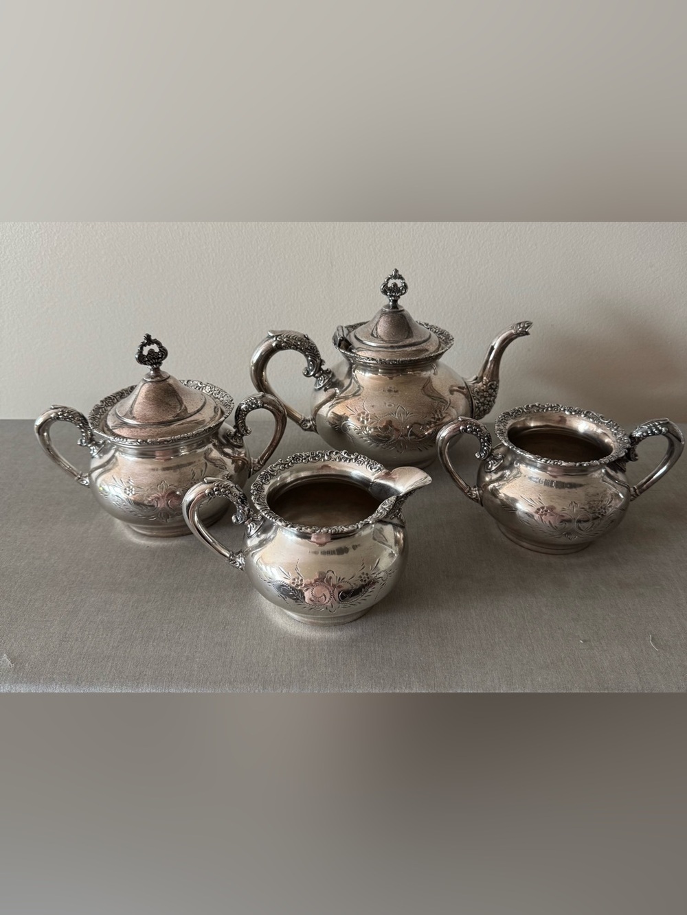Van Bergh 468 Hollowware Silver-Plated Tea Set (4)